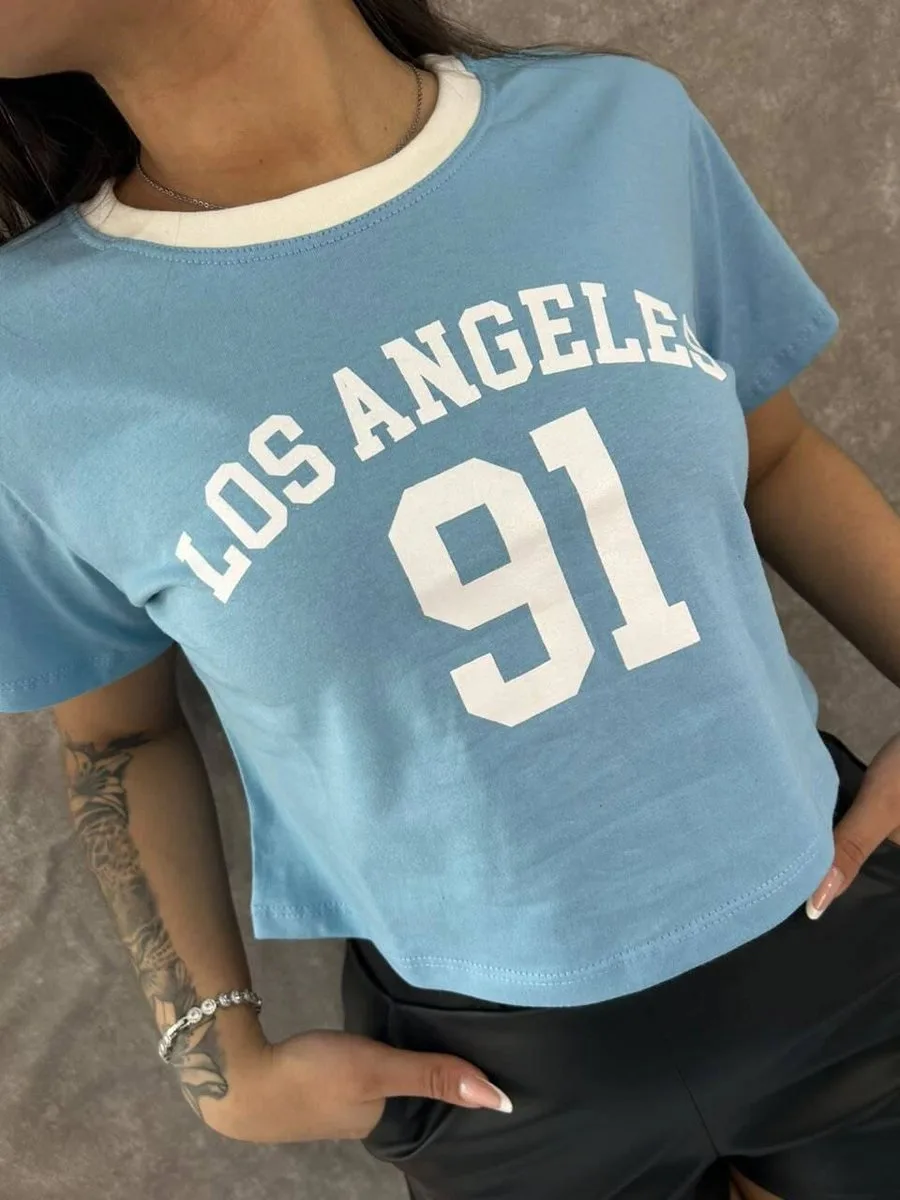 T-shirt Curta Los Angeles Azul Com Escrita Branca e Gola Branca - foto 2