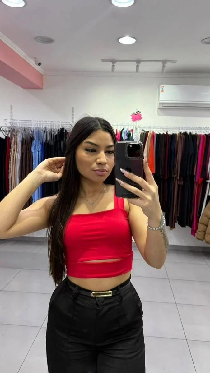 Cropped Poliamida Alcinha Com Recorte Na Barriga Gola Quadrada Vermelho - foto 1