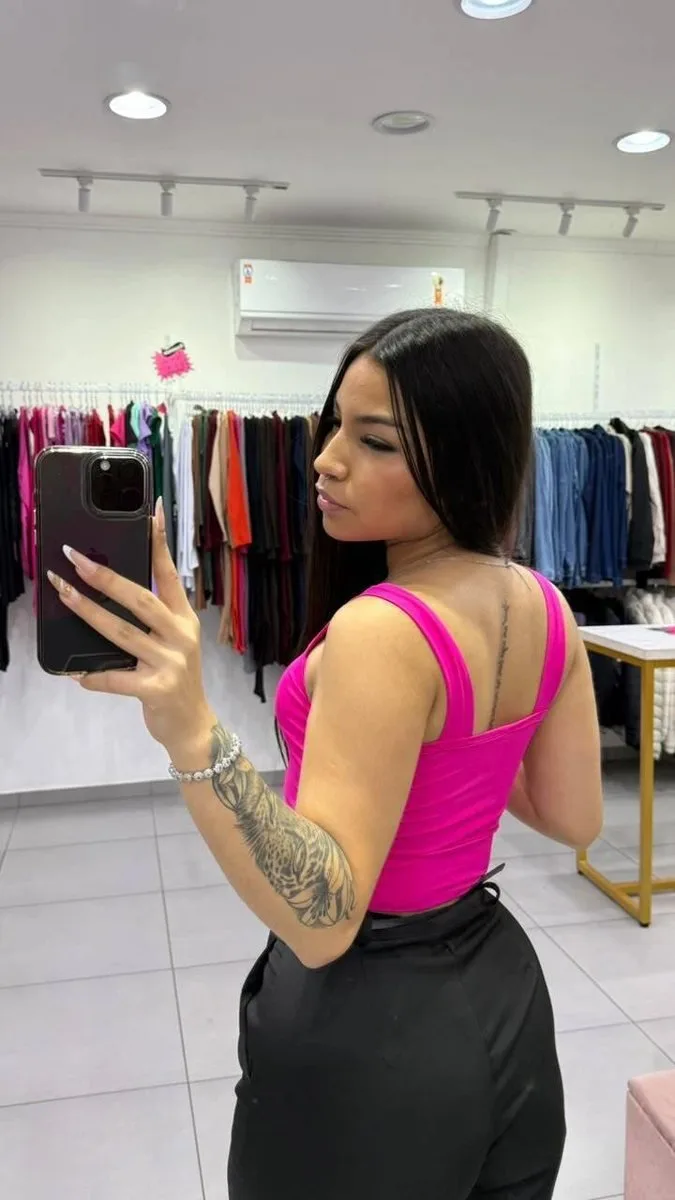 Cropped Poliamida Alcinha Com Recorte Na Barriga Gola Quadrada Rosa Pink - foto 2
