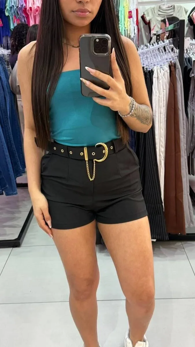 Short Alfaiataria Acompanha Cinto Com Detalhe De Corrente Preto - foto 1