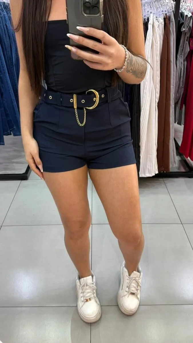 Short Alfaiataria Acompanha Cinto Com Detalhe De Corrente Azul Marinho - foto 1