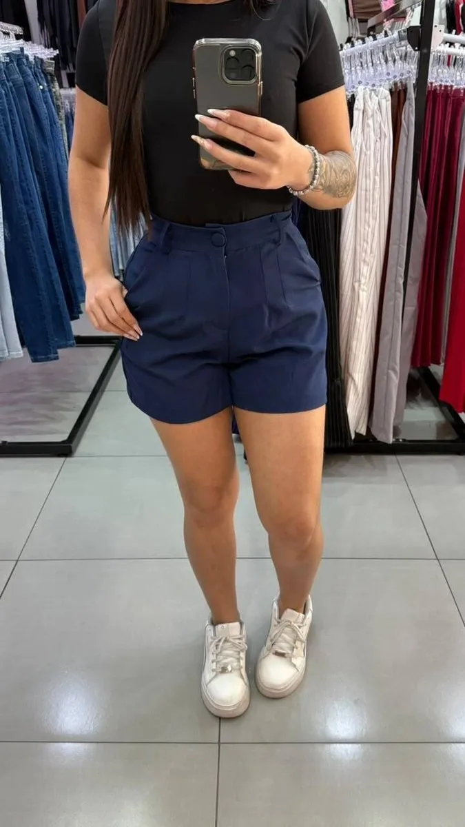 Short Alfaiataria Com Bolsos Nas Laterais Azul Marinho - foto 1
