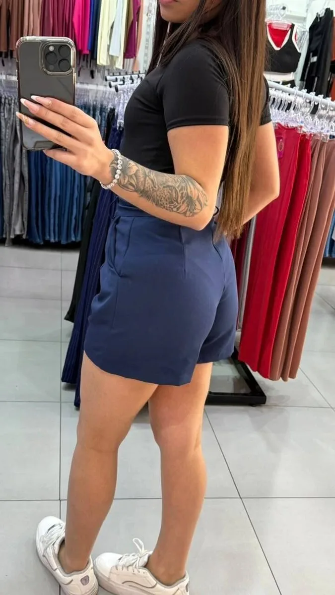 Short Alfaiataria Com Bolsos Nas Laterais Azul Marinho - foto 2