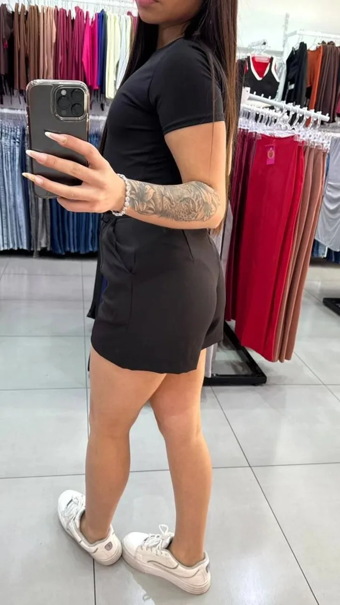 Short Alfaiataria Com Bolsos Nas Laterais Preto - foto 2