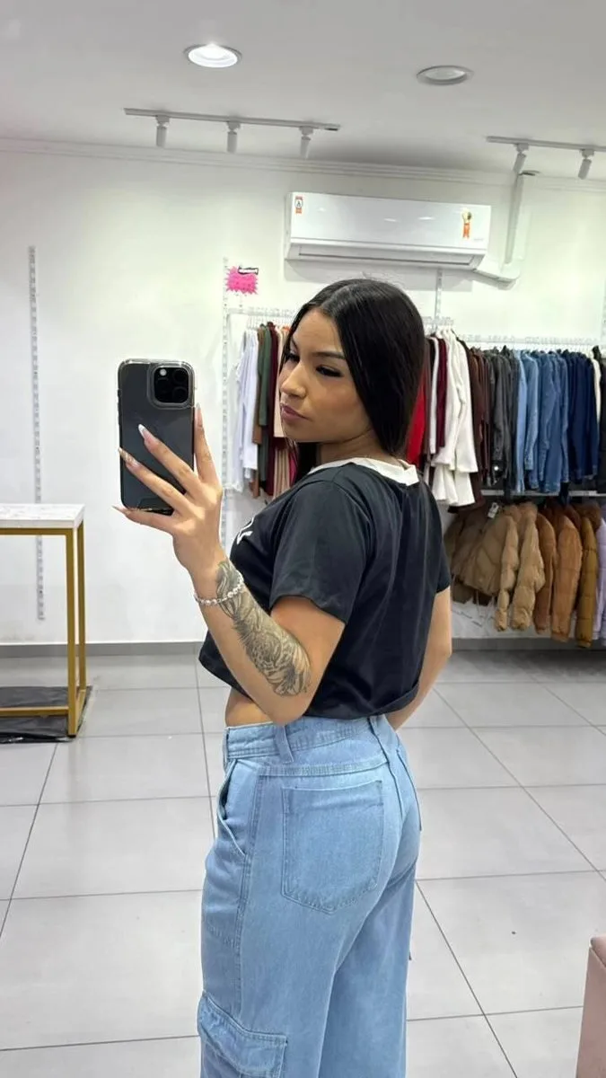 T-shirt Curta Los Angeles Preto Com Escrita Branca e Gola Branca - foto 2