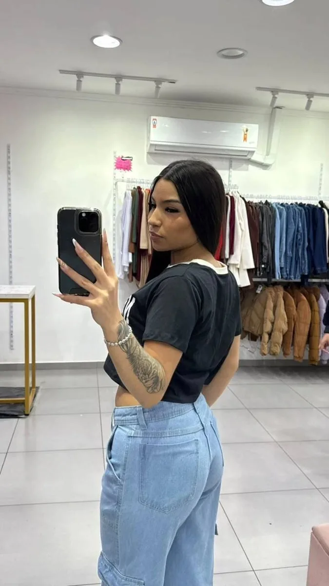 T-shirt Curta New York Preta Com Escrita Branca e Gola Branca - foto 2
