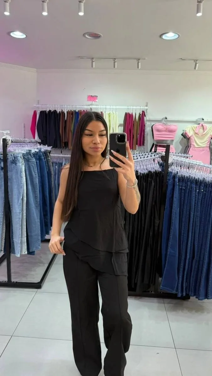 Blusa Alça Fina Babado Elegance Preto - foto 1