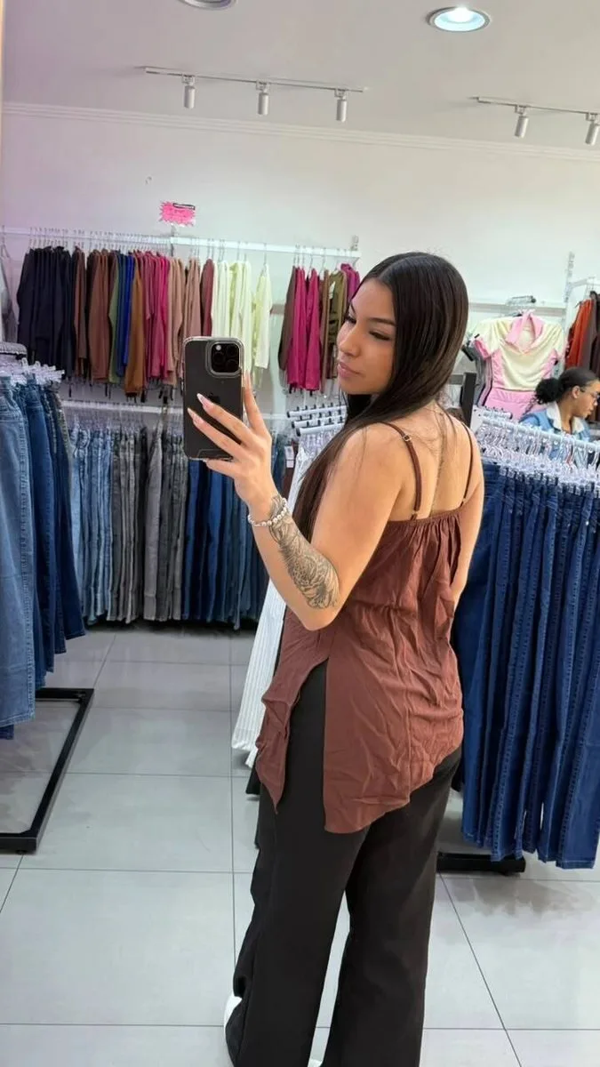 Blusa Alça Fina Babado Elegance Marrom - foto 2
