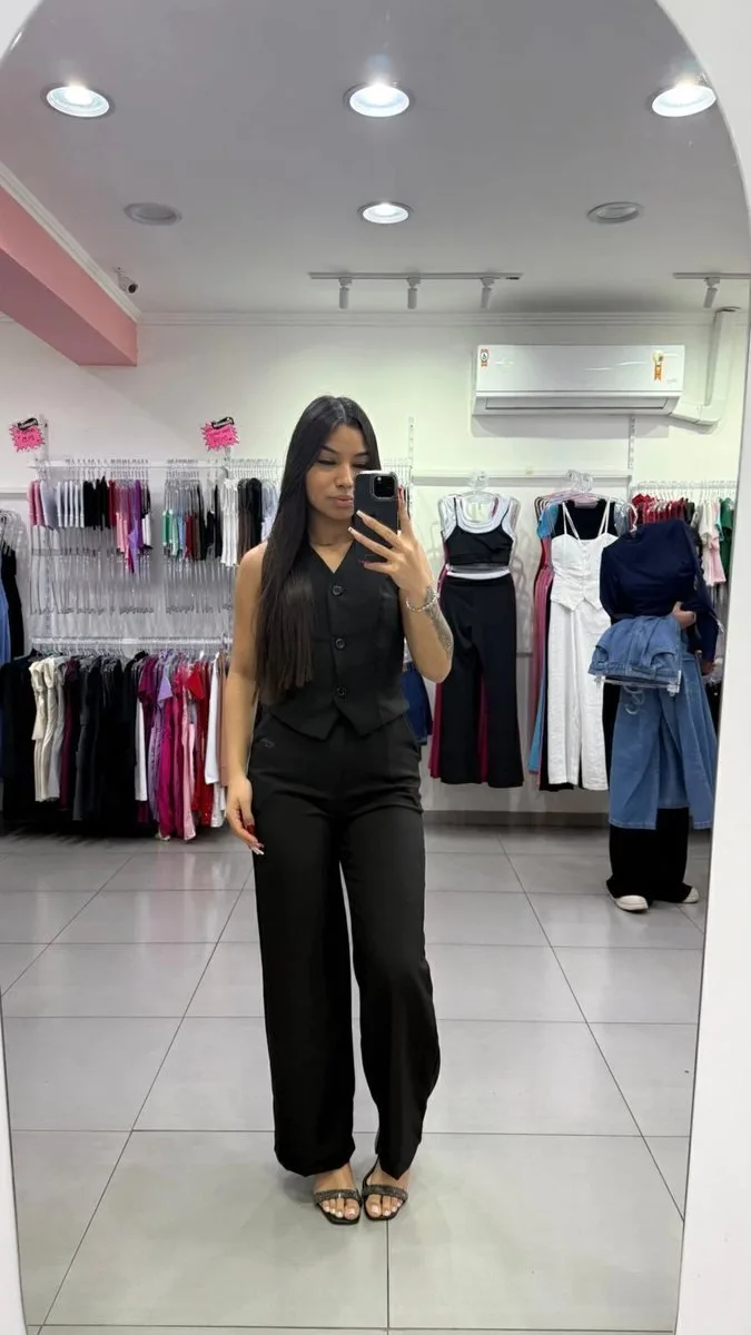Conjunto Alfaiataria Calça e Cropped All Black - foto 1