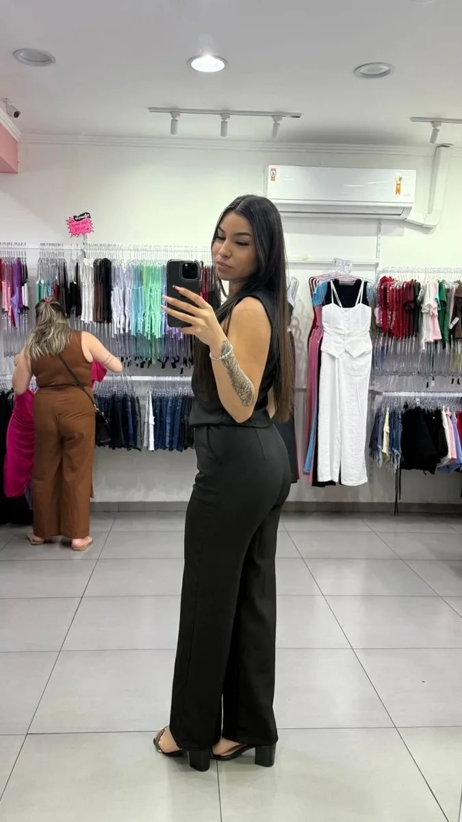 Conjunto Alfaiataria Calça e Cropped All Black - foto 2