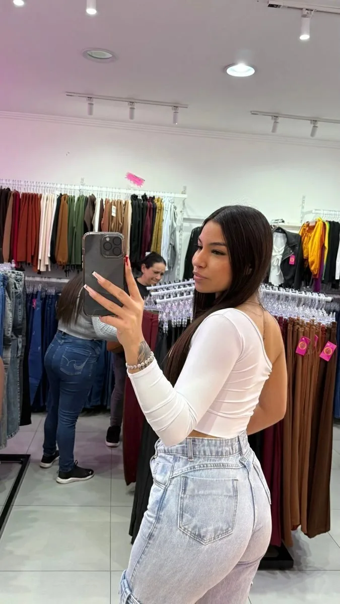 Cropped Com Bojo Uma Manga Longa Branco - foto 2