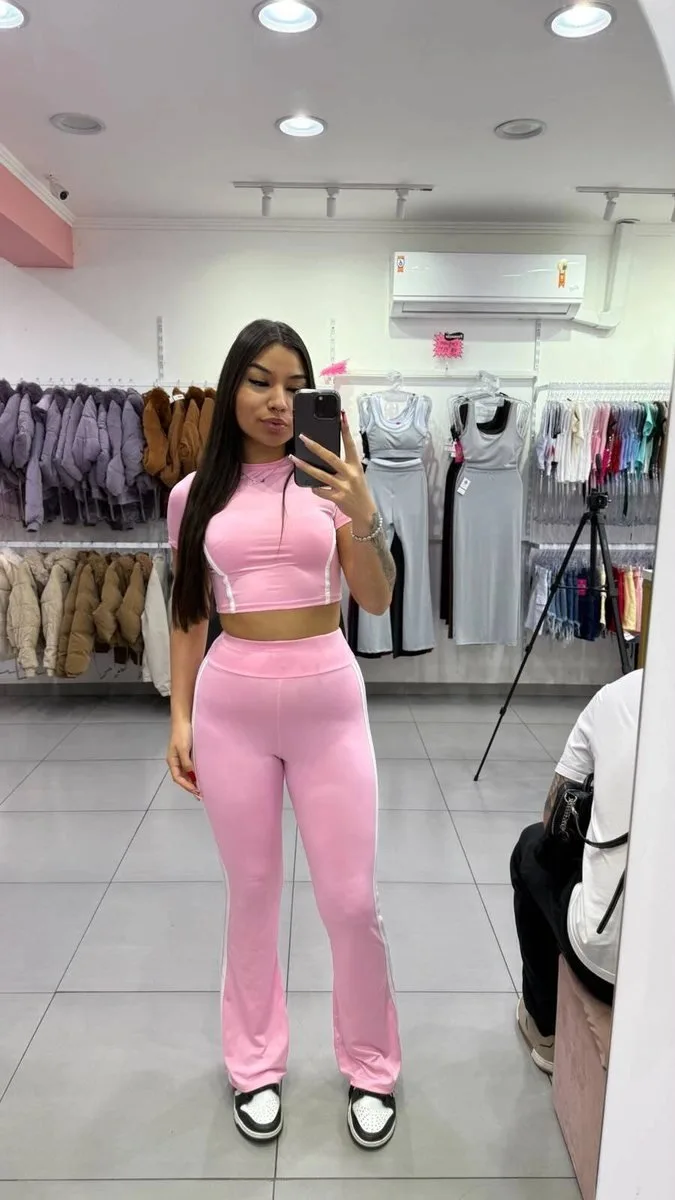 Conjunto Urban Suplex Manga Curta Rosa Claro Com Linha Branca e Calça Flare - foto 1