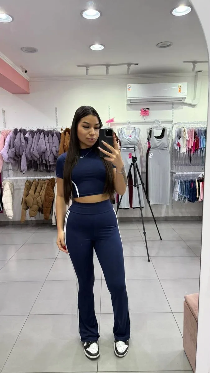 Conjunto Urban Suplex Manga Curta Azul Com Linha Branca e Calça Flare - foto 1