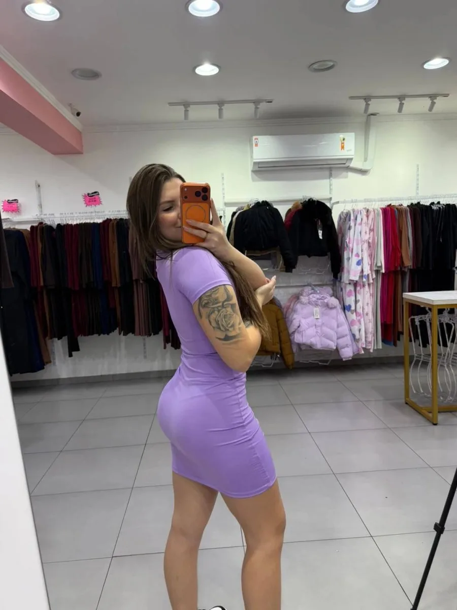 Vestido Suplex Curto Lilas Com Gola V e Manga Curta - foto 2