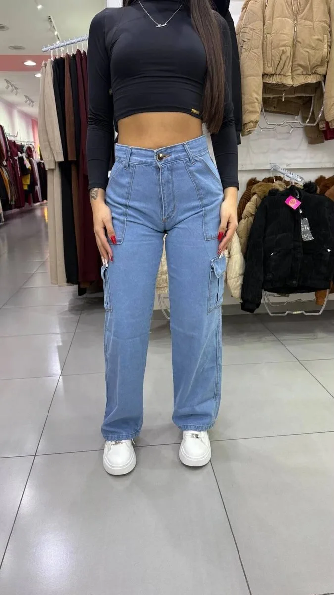 Wide Leg Cargo Com Detalhe de Bolso na Lateral Botão Preto Com Dourado - foto 1