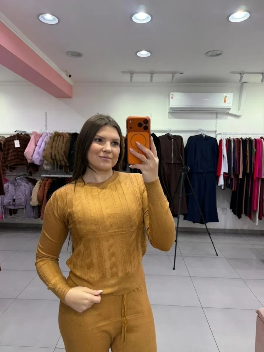 Conjunto Mousse Blusa Detalhe Transados E Calça Pantalona Bege - foto 2