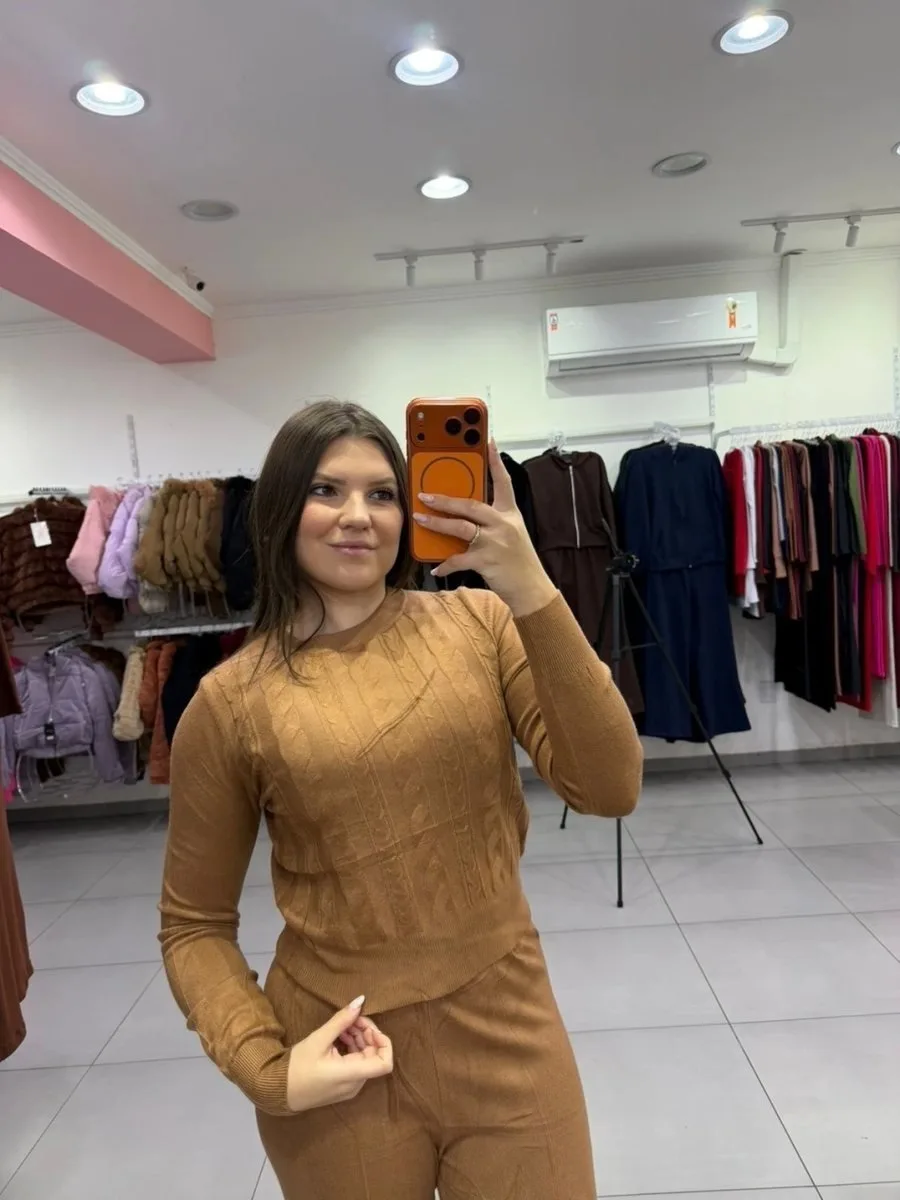 Conjunto Mousse Blusa Detalhe Transados E Calça Pantalona Marrom - foto 2