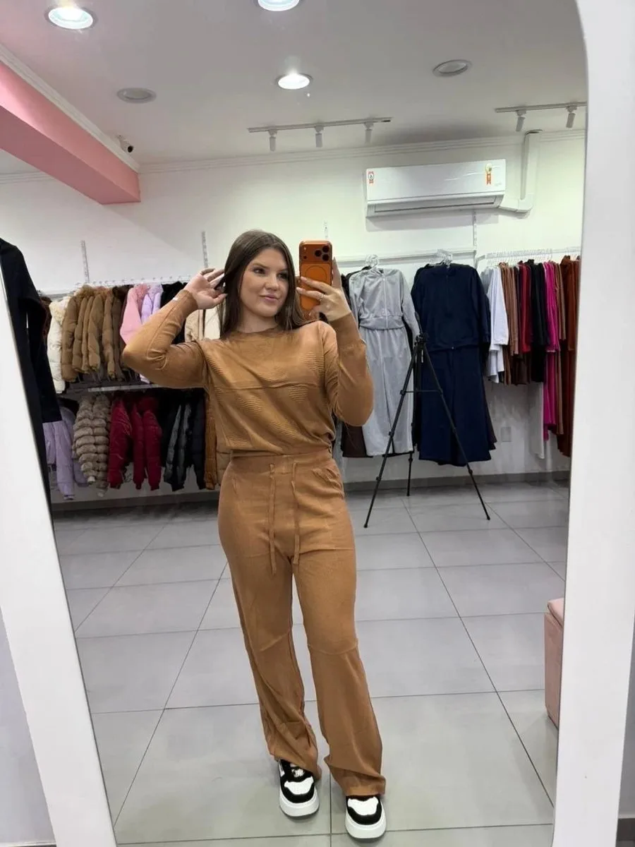 Conjunto Mousse Blusa Com Revê-lo Coração E Calça Pantalona Marrom - foto 1