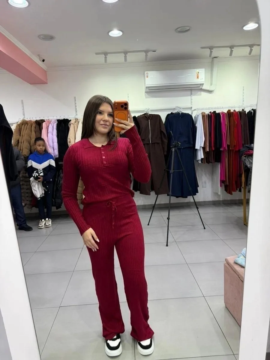 Conjunto Modal Mousse Blusa Botões Gola Polo E Calça Pantalona Bordo - foto 1