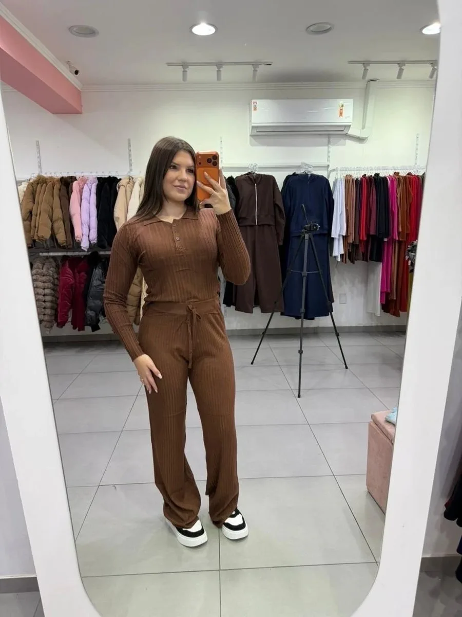Conjunto Modal Mousse Blusa Botões Gola Polo E Calça Pantalona Marrom Escuro - foto 1