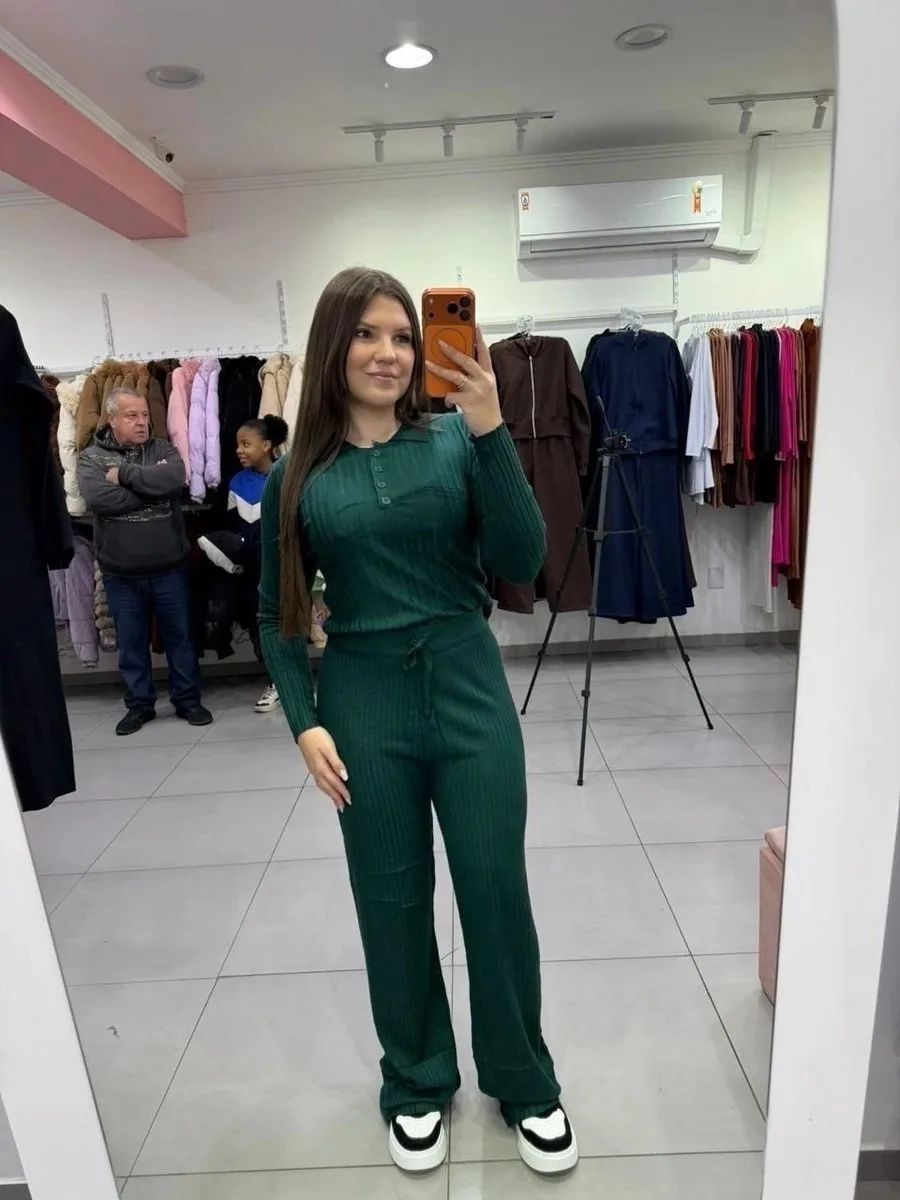 Conjunto Modal Mousse Blusa Botões Gola Polo E Calça Pantalona Verde - foto 1