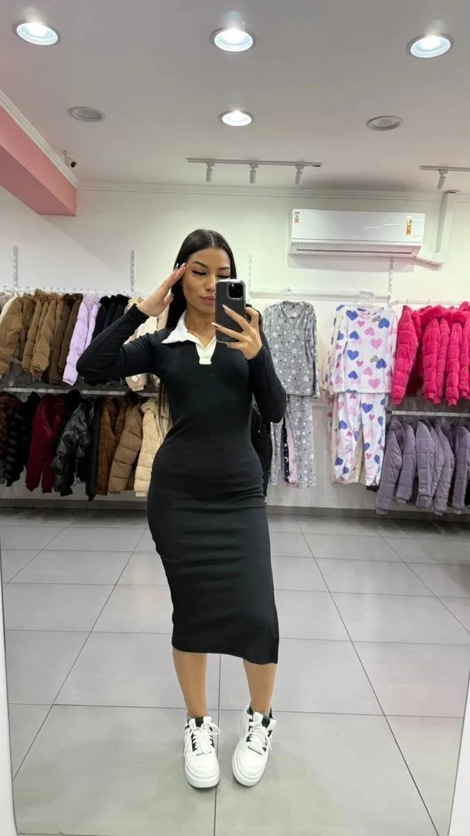 Vestido Canelado Mídi Com Gola Polo Preto - foto 1