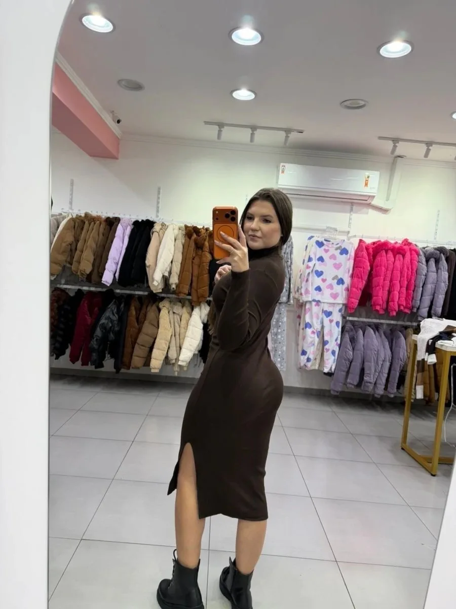 Vestido Mídi Ribana Com Gola E Fenda Lateral Marrom Escuro - foto 3