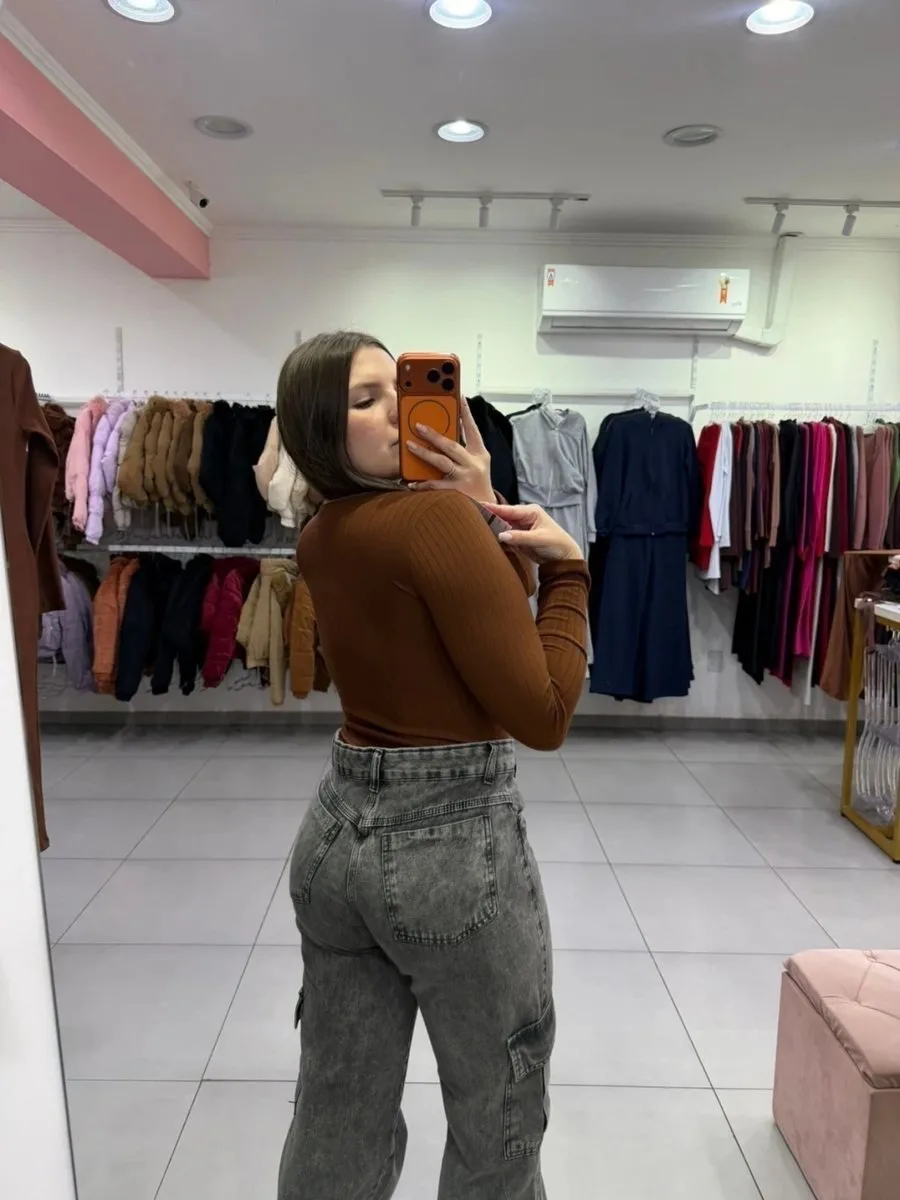 Body Canelado Fino Manga Longa Gola Quadrada Marrom - foto 2