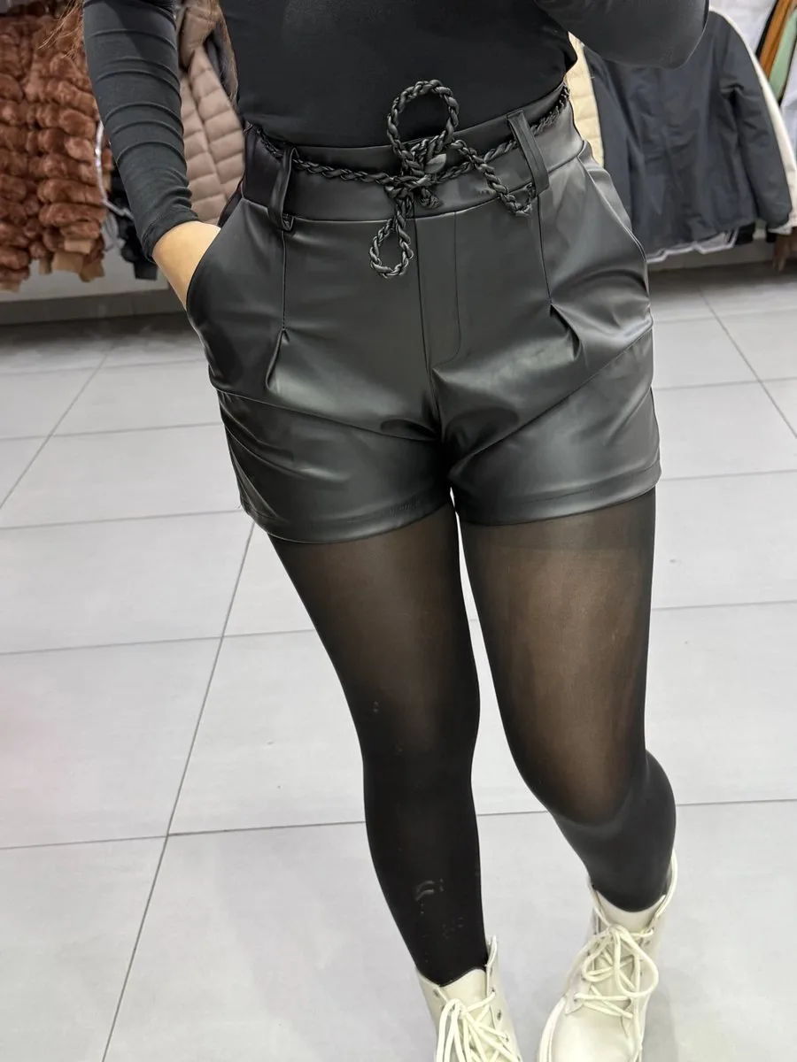 Short Courino Com Cinto Cordinha Preto - foto 1