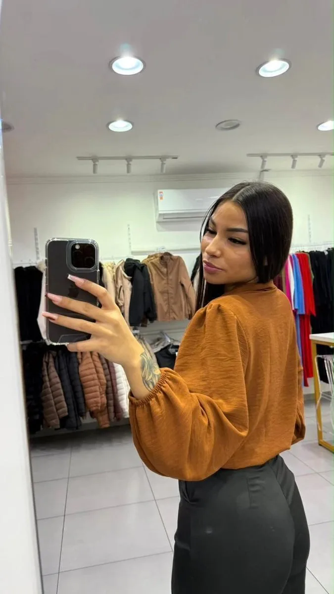 Cropped Social Mangas Bufantes Com Botões E Gola Dobrada Marrom - foto 2