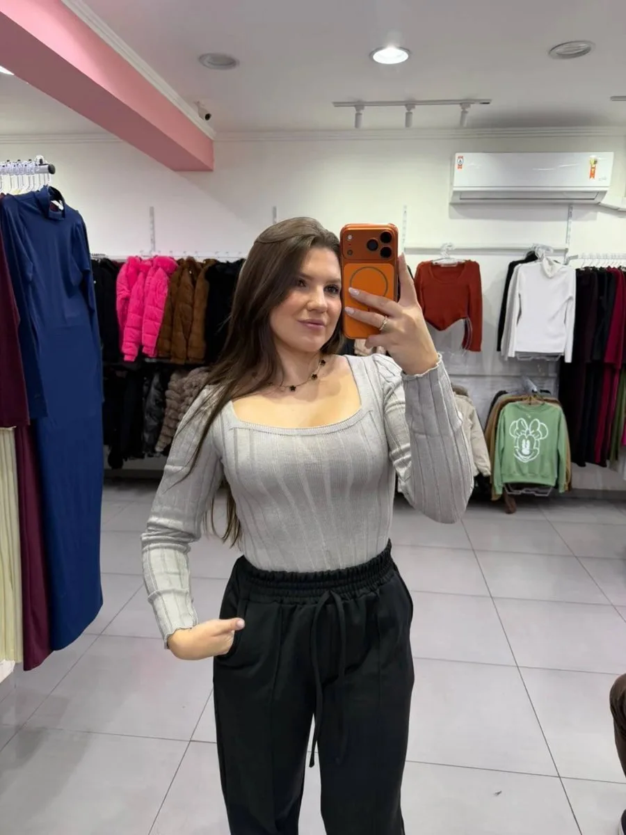Body Modal Gola Quadrada Com Manga Longa Cinza Claro - foto 1