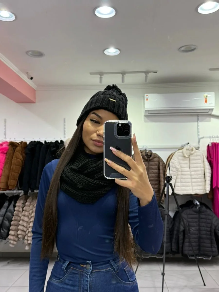 Touca Com Gola De Tricô Preto - foto 1