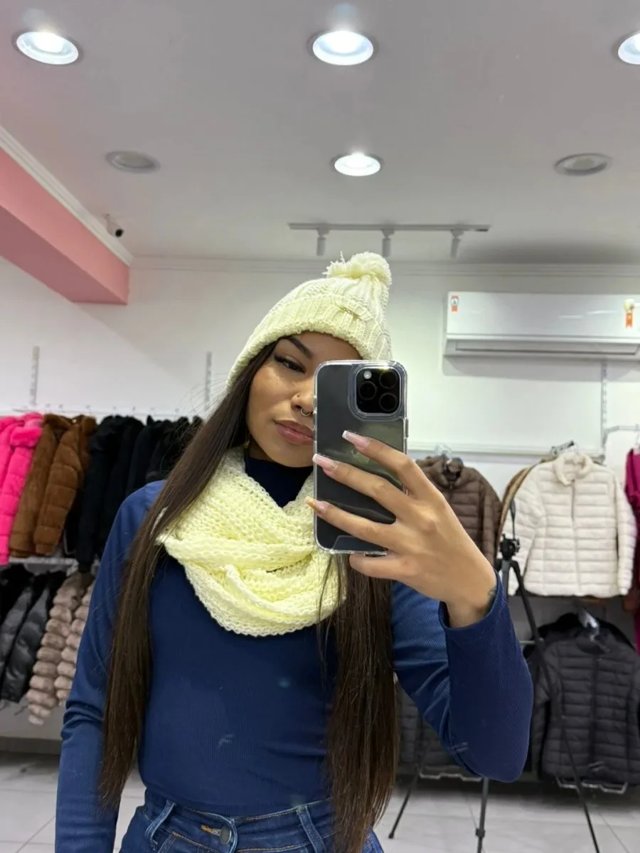 Touca Com Gola De Tricô Amarelo - foto 1