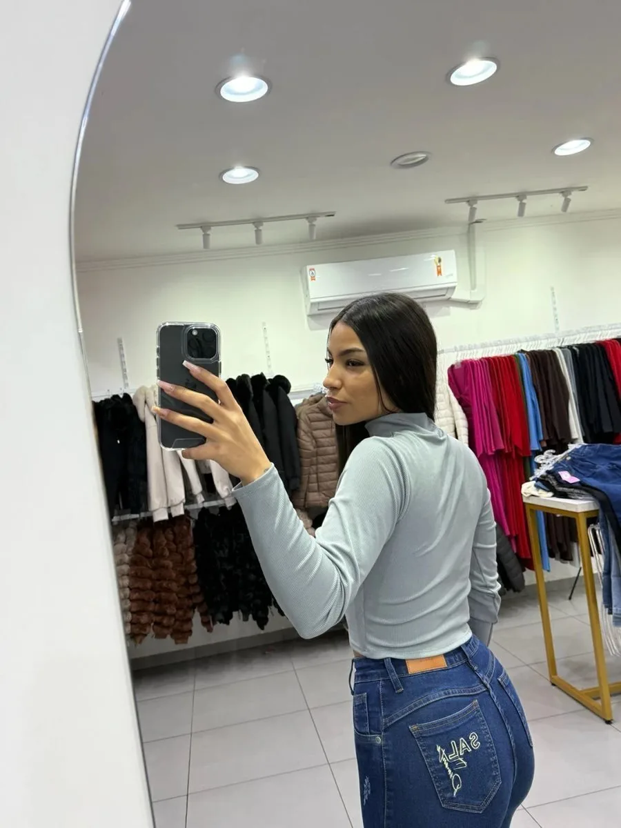 Cropped Canelado Fino Manga Longa E Gola Alta Cinza - foto 2