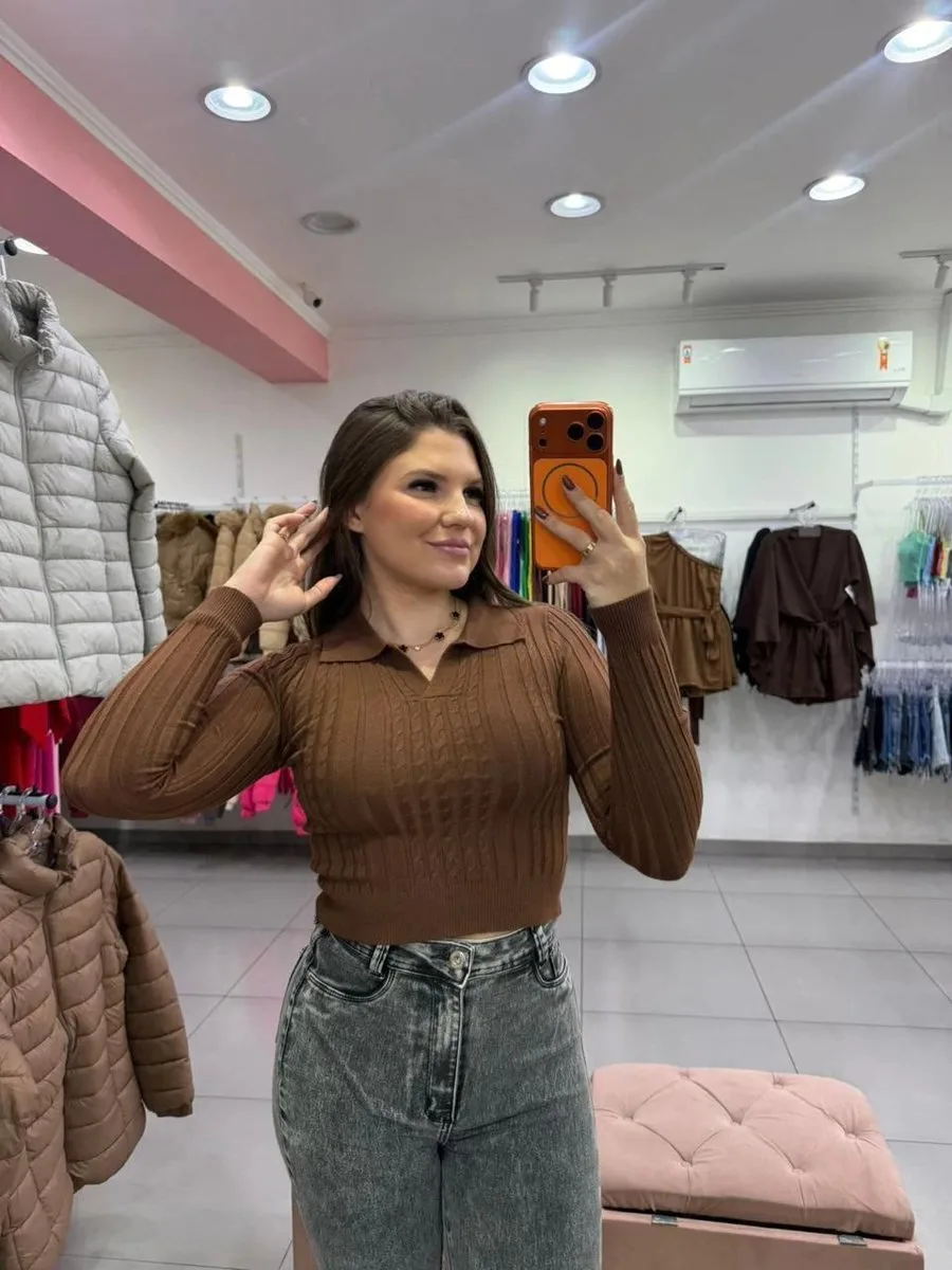 Cropped Modal Mousse Com Manga Longa E Gola Dobrada Marrom - foto 1