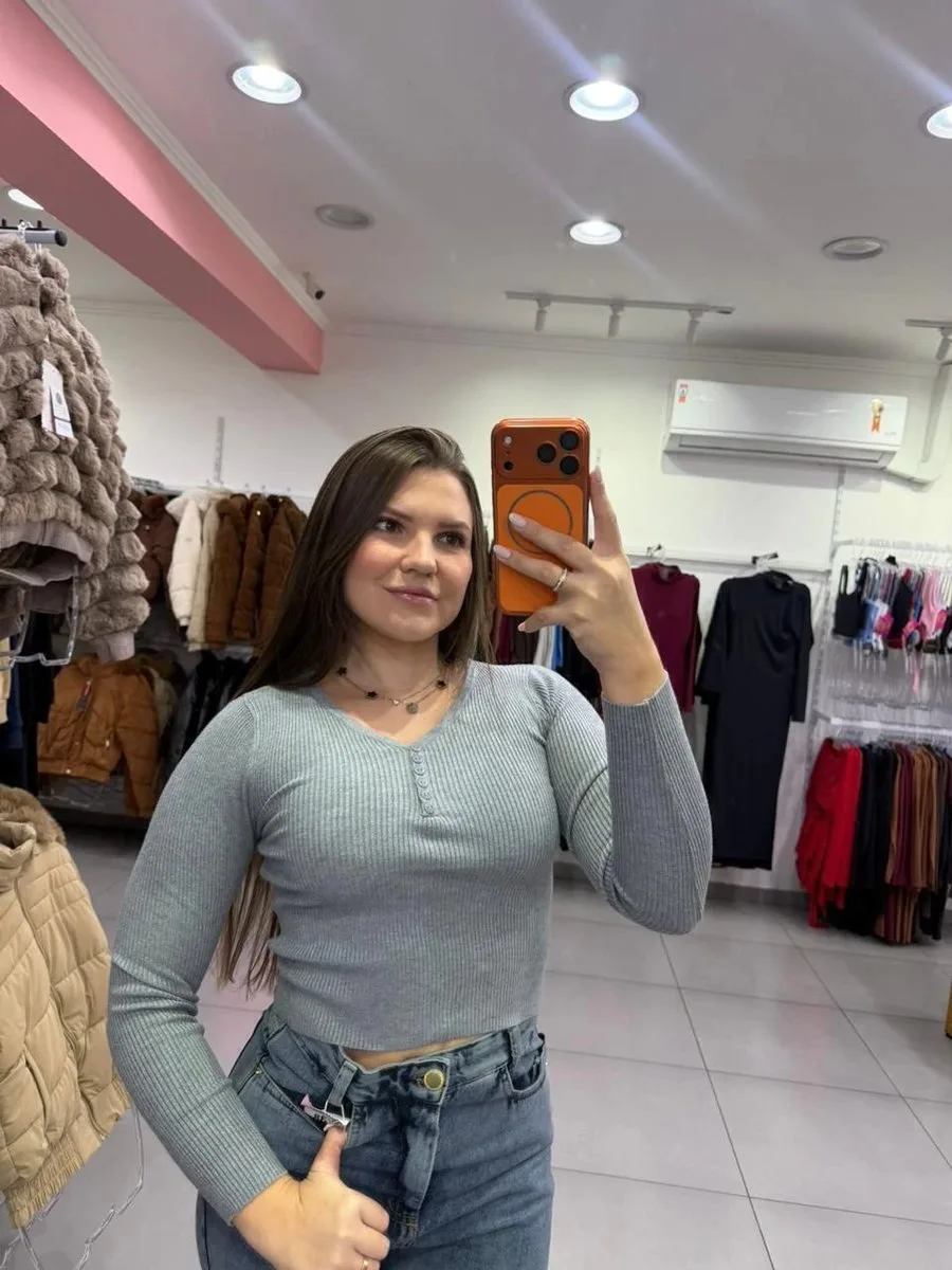 Cropped Modal Mousse Com Manga Longa E Detalhe Botões Cinza - foto 1