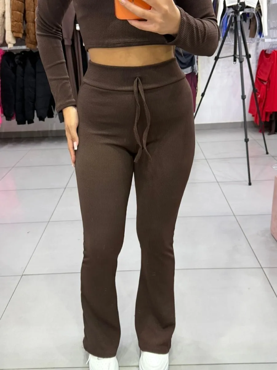 Conjunto Canelado Atoalhado Calça Flare E Cropped Com Bojo Gola Quadrada E Manga Longa Marrom - foto 3