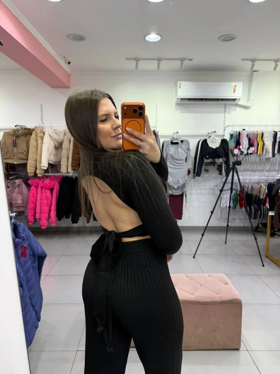 Conjunto Luxxo Modal Cropped Com Amarração Atrás E Abertura Nas Costas Calça Pantalona Preto - foto 4