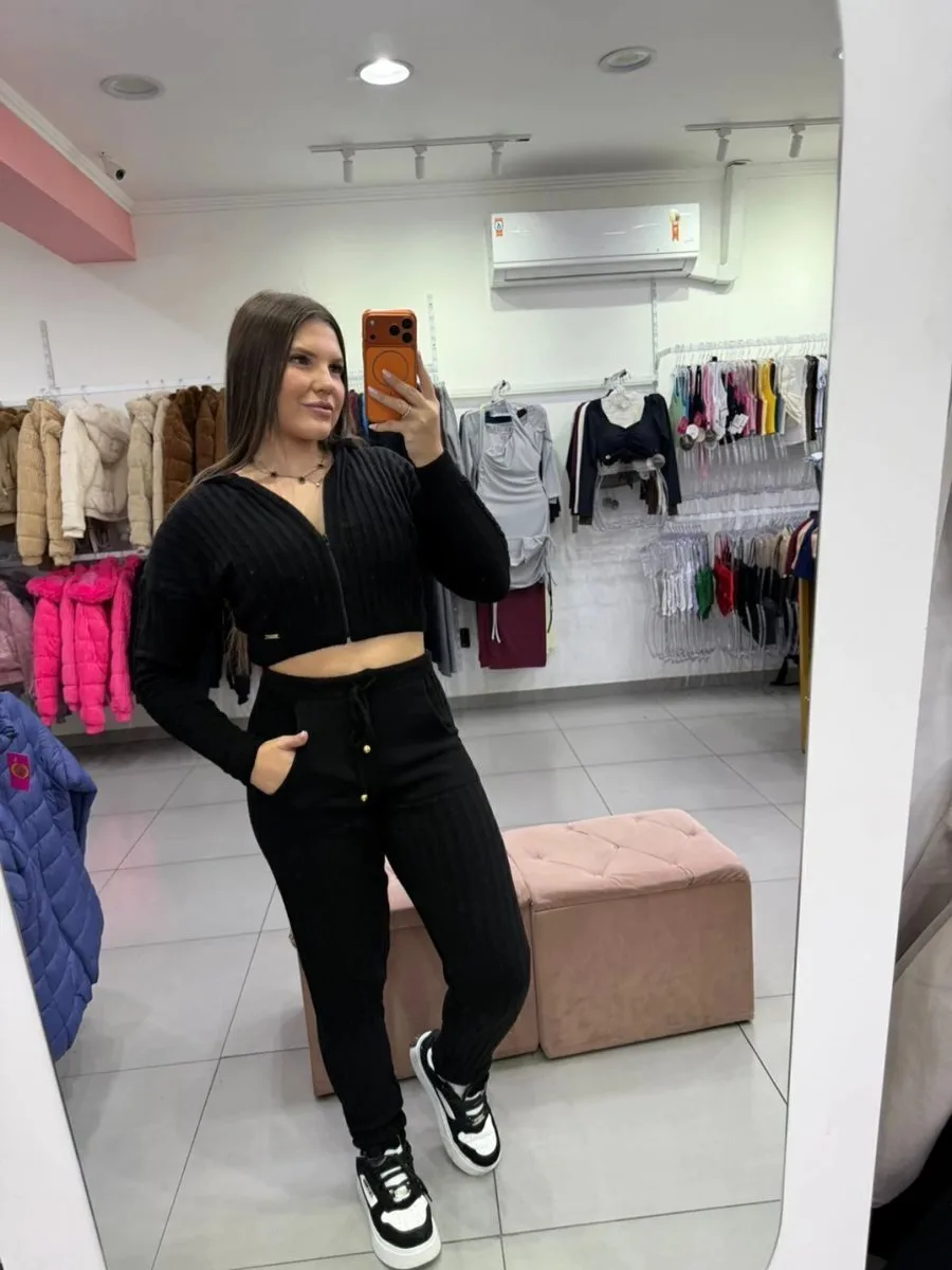 Conjunto Luxxo Modal Mousse Cropped Casaquinho Com Ziper E Capuz Calça Com Bolso E Cordinha Preto - foto 1