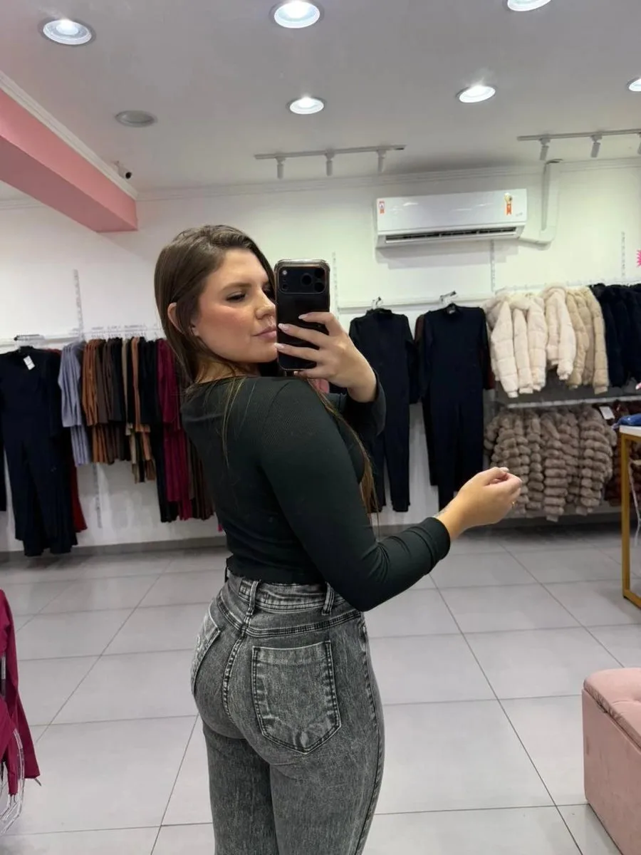 Cropped Canelado Térmico Com Manga Longa E Detalhe Dois Botões Preto - foto 2