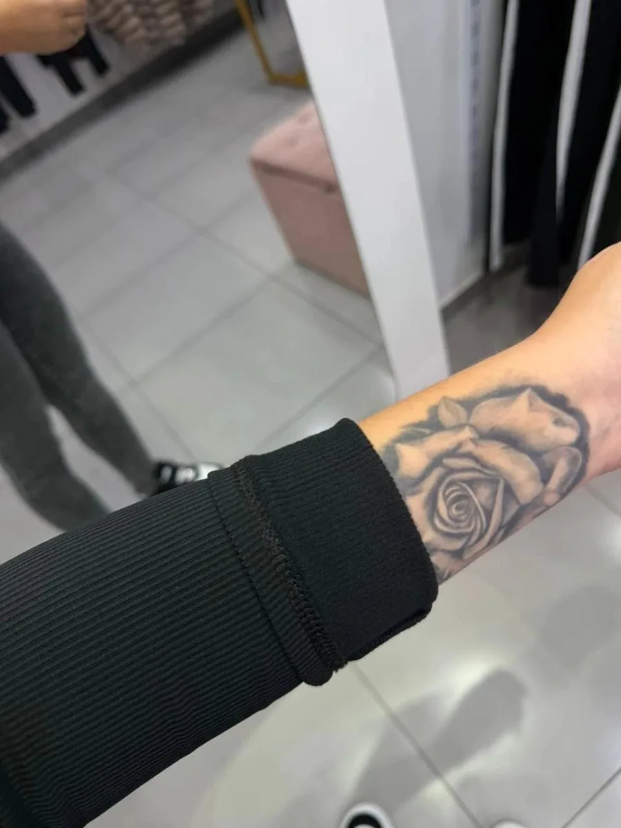 Cropped Canelado Térmico Com Manga Longa E Detalhe Dois Botões Preto - foto 3