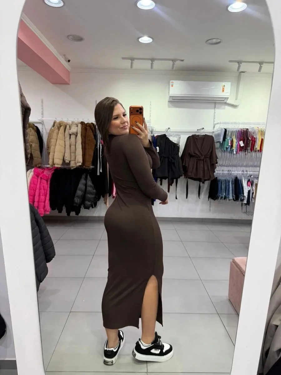 Vestido Canelado Térmico Longo Com Manga Longa E Gola Alta Marrom Escuro - foto 2