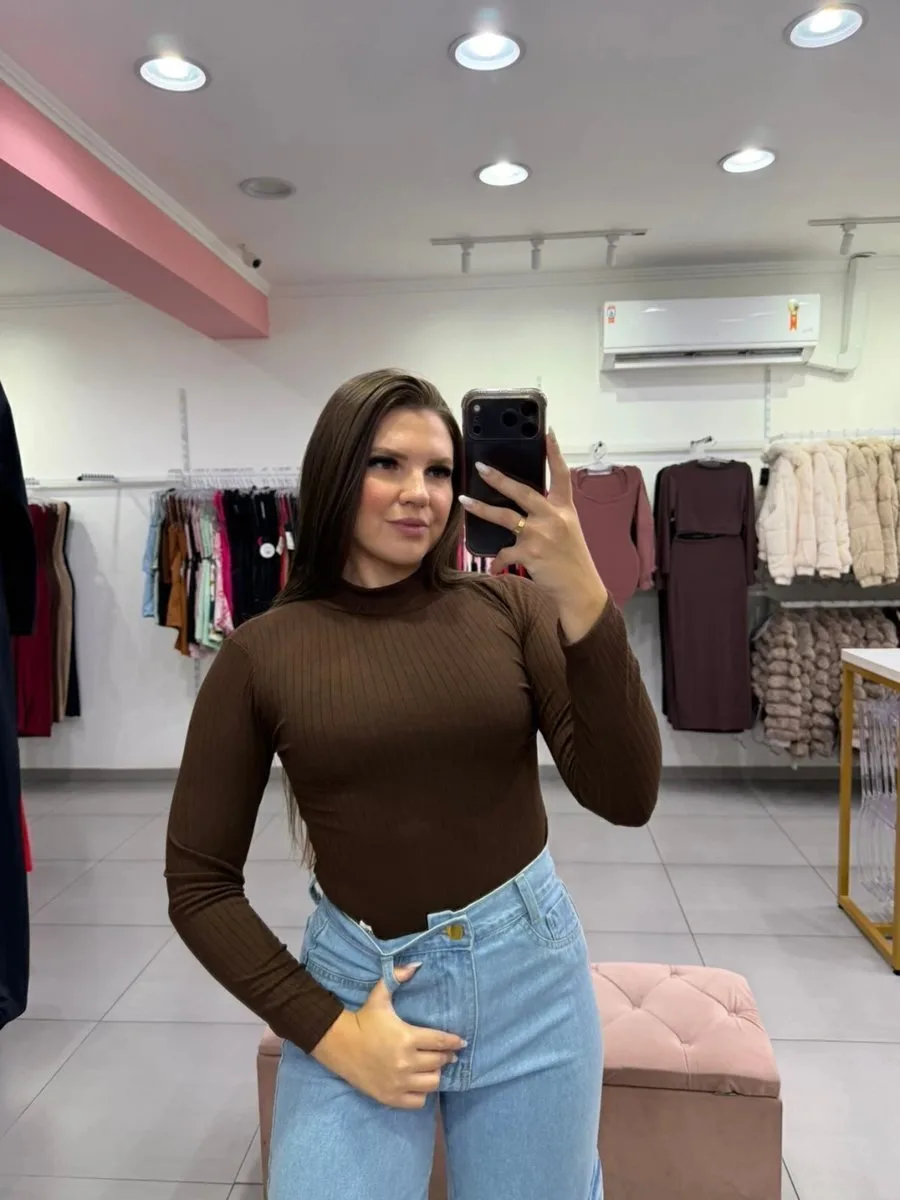 Body Canelado Fino Manga Longa Com Gola Alta Marrom Escuro - foto 1