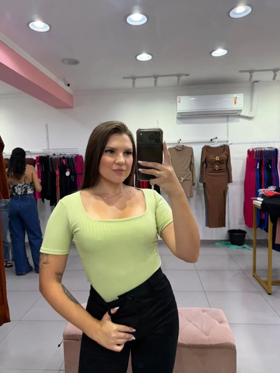 Body Canelado Fino Com Manga Curta E Gola Quadrada Verde - foto 1