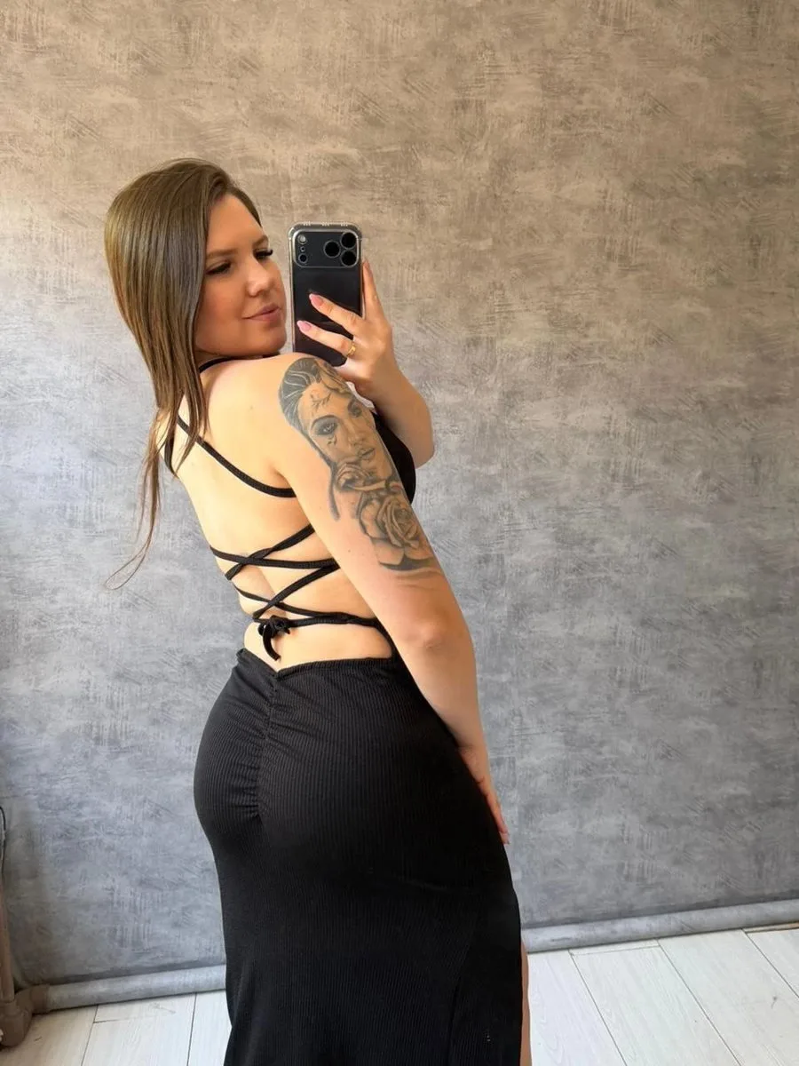 Vestido Atoalhado Longo Trançado Nas Costas E Fenda Preto - foto 2