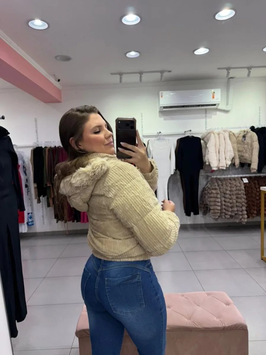 Jaquetas Puffer Pelinho Dentro Capuz Removível Bege - foto 3