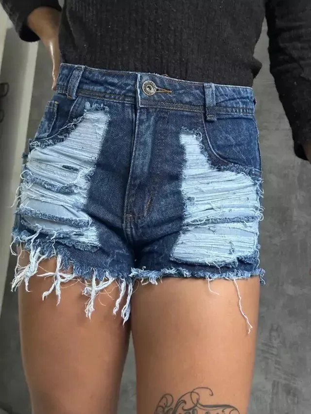 Short Jeans Desfiando Botão Broze E Desfiado No Bolso - foto 1