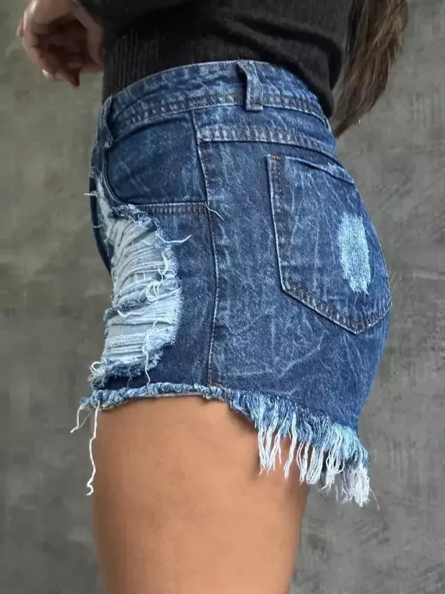 Short Jeans Desfiando Botão Broze E Desfiado No Bolso - foto 3