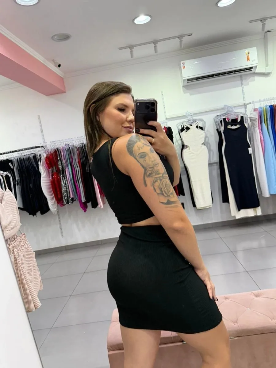 Vestido Curto com Abertura na Cintura Preto - foto 3