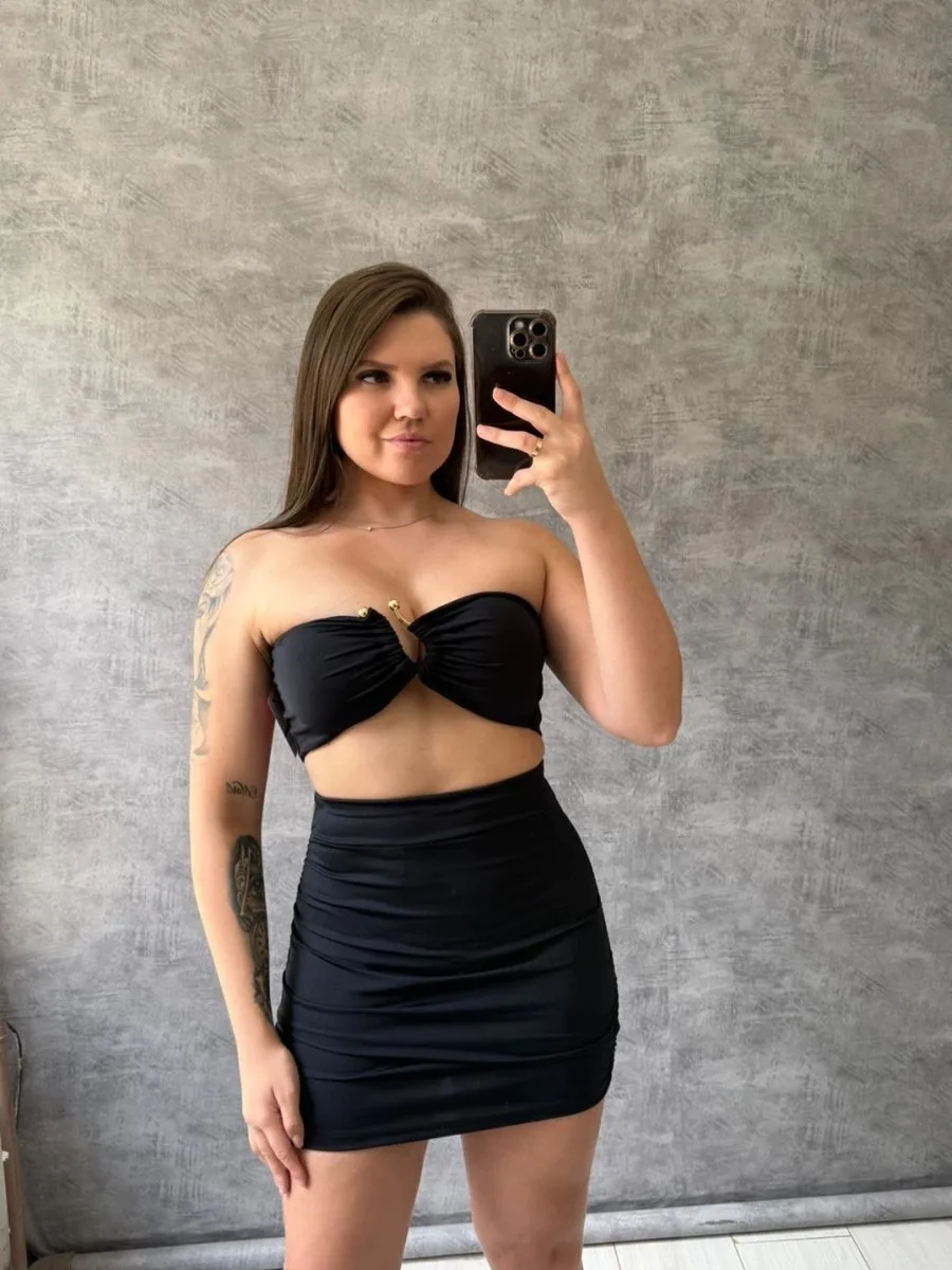 Conjunto suplex saia curta drapiada e top com detalhe dourado preto - foto 1
